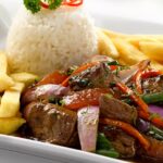 🇵🇪🍽️ ¡Descubre el delicioso Lomo Saltado de Perú! Un plato lleno de sabor y tradiciones 🌶️🍛