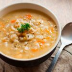 🍲 Descubre cómo hacer una deliciosa sopa de cebada perlada 🇨🇴 ¡La auténtica receta colombiana!